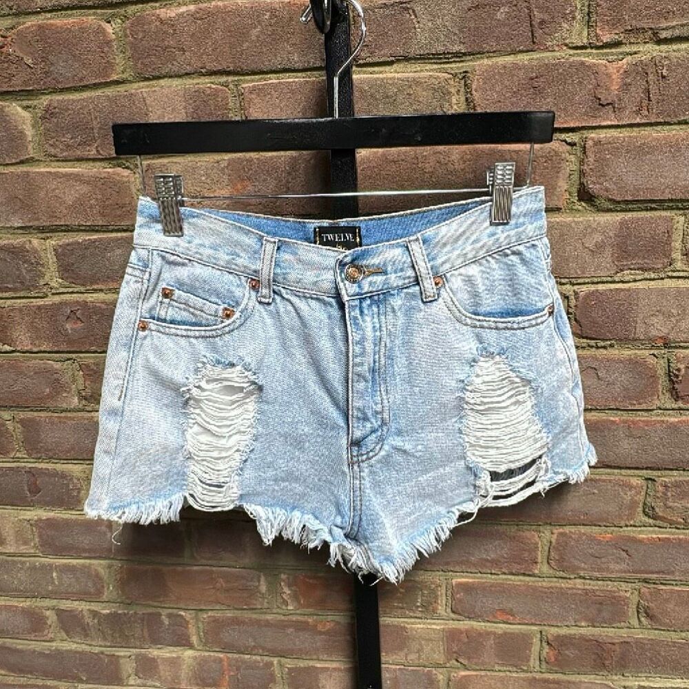 Twelve by Ontwelfth Women’s Blue Denim Jean Shorts Distressed Raw Hem Size 26